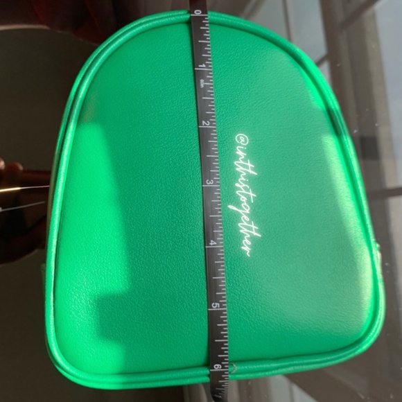 Bath & Body Works Turtle Zippered Bag - Picture 4 of 6